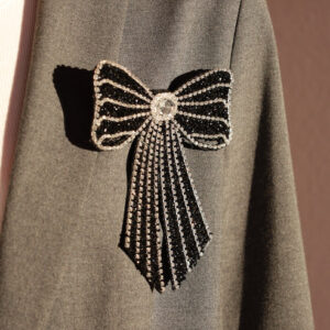 Nynne broche - sort/glitter